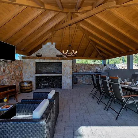 Beautiful Casa Di Montes Villa